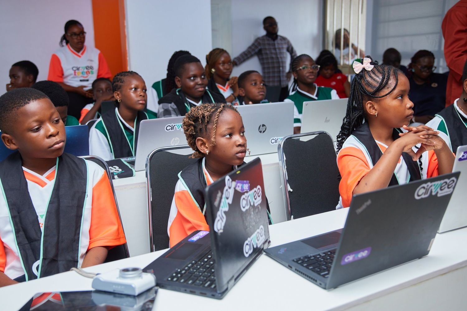 Students in a Cirvee Teens class